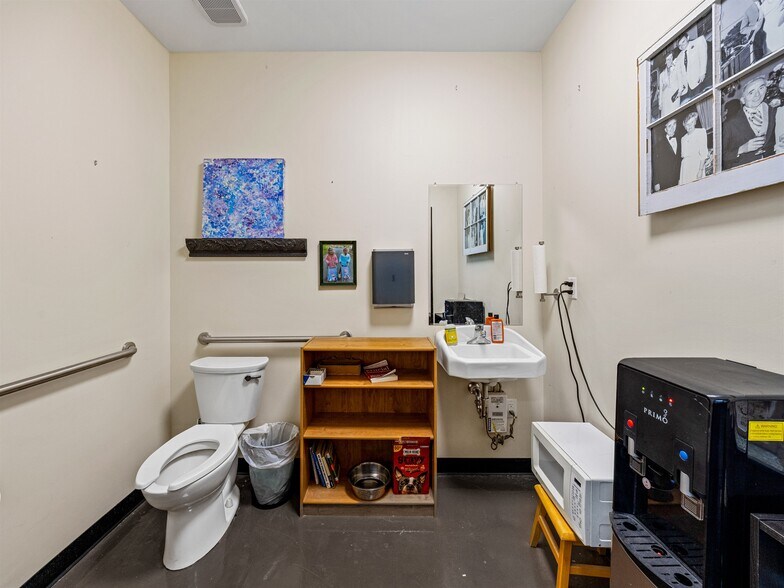 More Photos Of 1829 Hendersonville Rd, Asheville Unknown For Lease