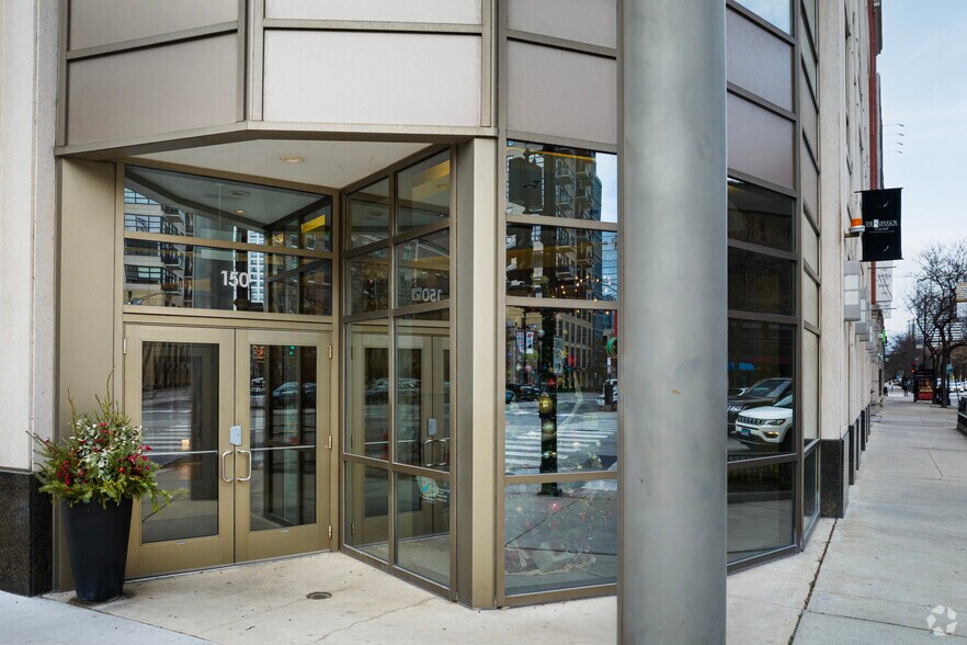 More Photos Of 150-152 W Superior St, Chicago Apartments For Lease