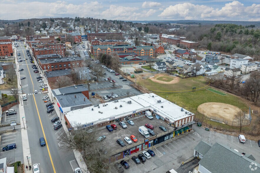 More Photos Of 264 High St, Clinton Freestanding For Lease