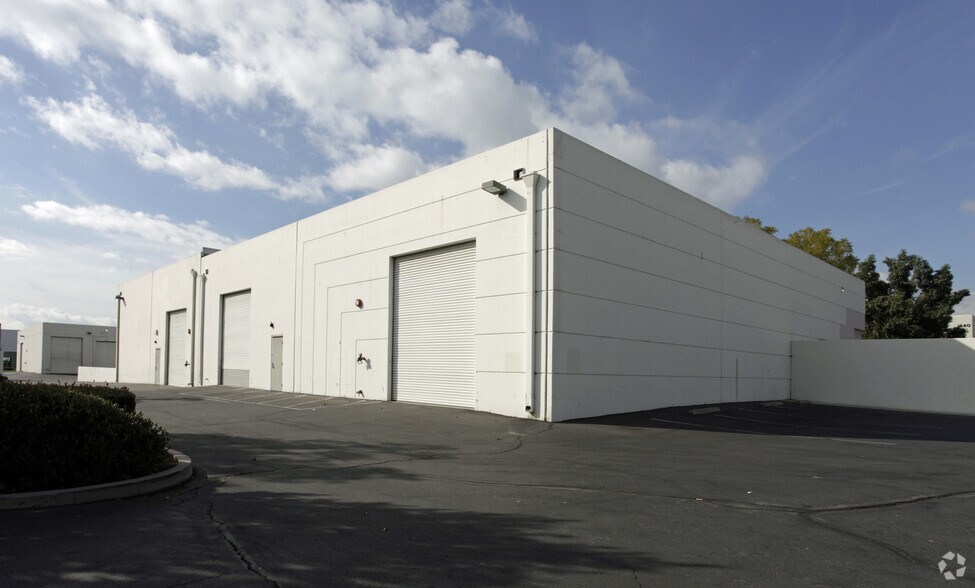 More Photos Of 1461 S Balboa Ave, Ontario Warehouse For Lease