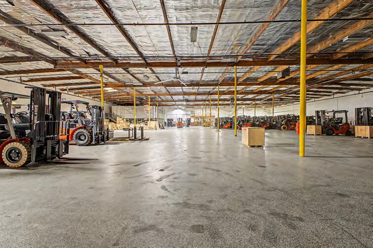 More Photos Of 230 N 48th Ave, Phoenix Manufacturing For Lease
