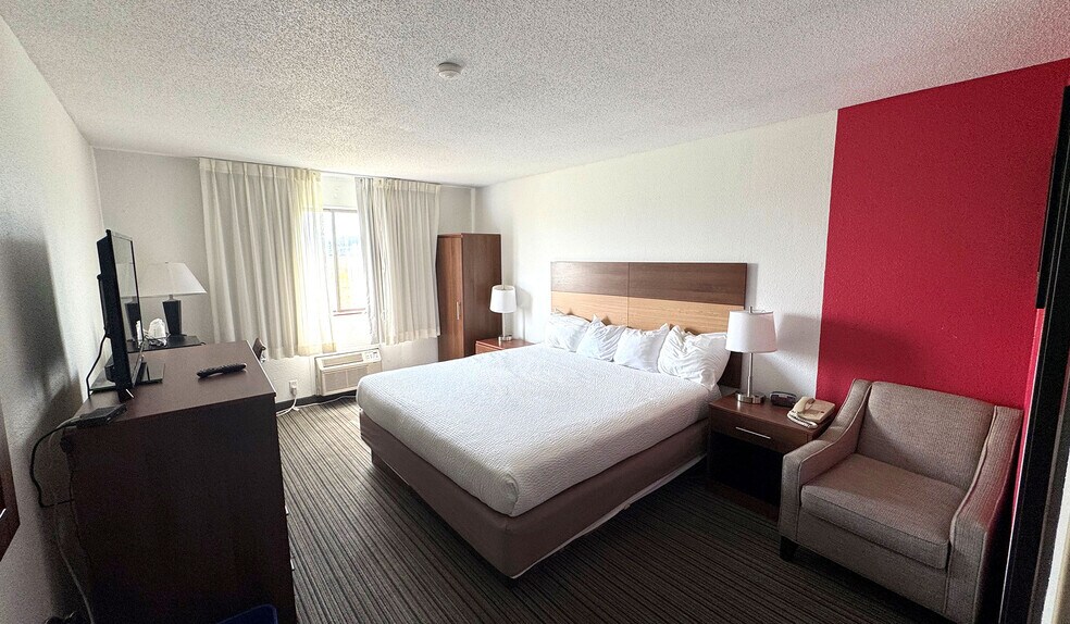 More Photos Of 1606 W Fayette Ave, Effingham Hotel For Sale