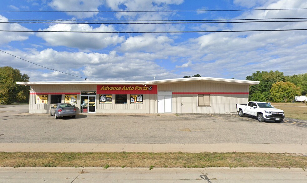 Primary Photo Of 302 E Main St, Wautoma Freestanding For Lease