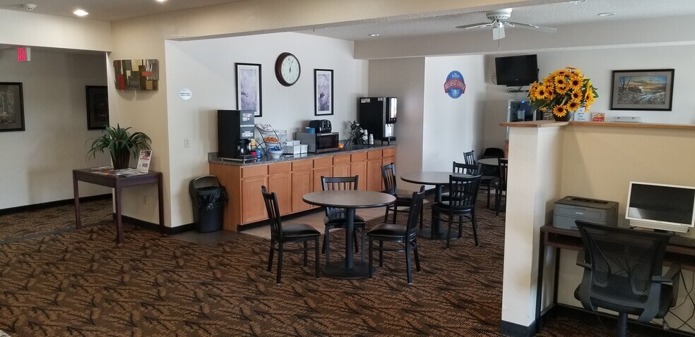 More Photos Of 5015 Ridgeway Dr, Harlan Hotel For Sale