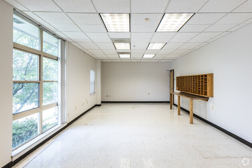 More Photos Of 4240 S Lees Summit Rd, Independence Office For Lease