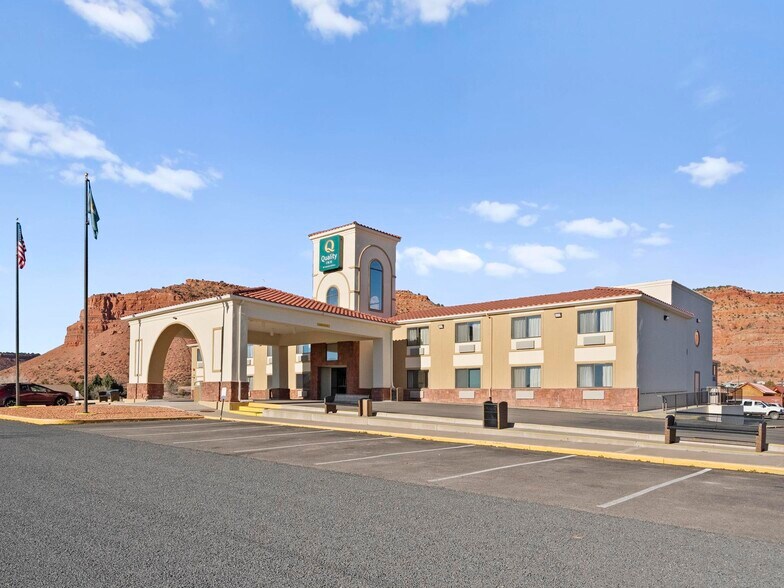 Primary Photo Of 815 E Hwy 89, Kanab Hotel For Sale
