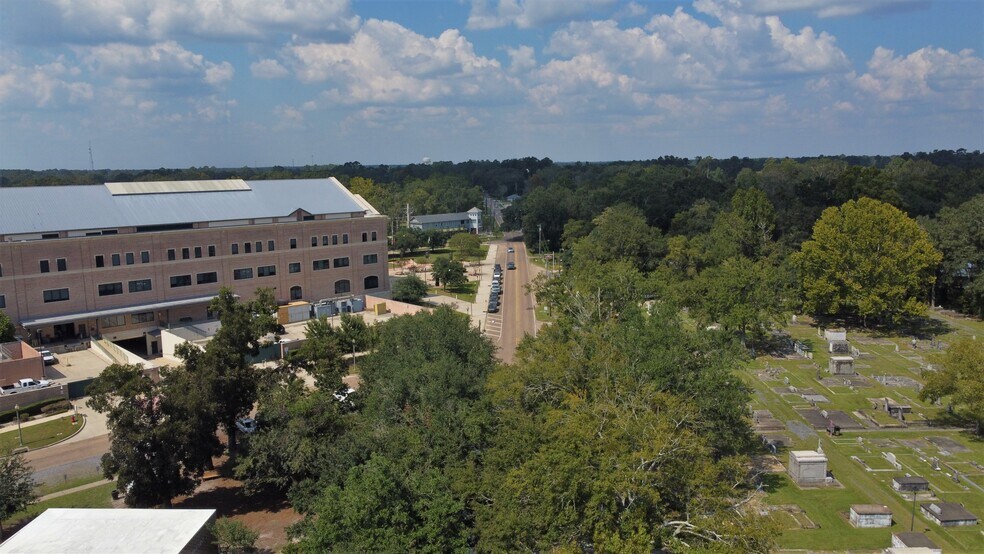 More Photos Of 752 N Columbia St, Covington Office Residential For Sale