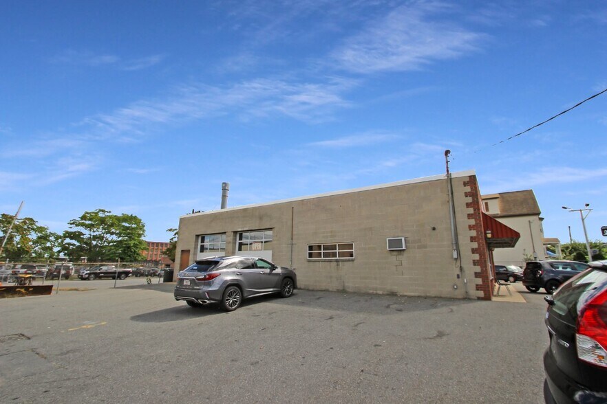 More Photos Of 284 S Broadway, Lawrence Auto Dealership For Sale