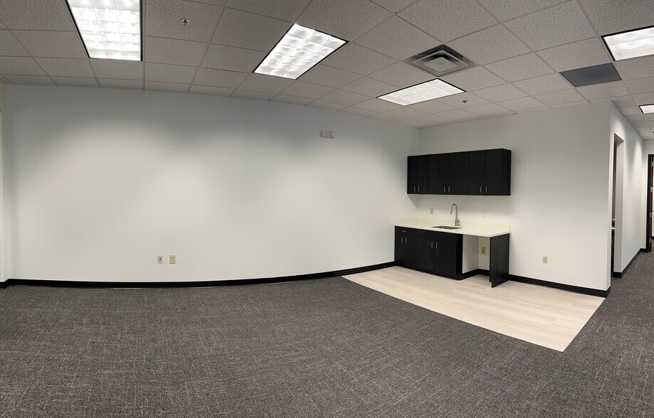 More Photos Of 370 Mallory Station Rd, Franklin Loft Creative Space For Lease