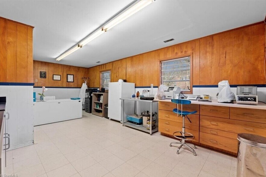 More Photos Of 1006 S Main St, Burlington Office For Sale