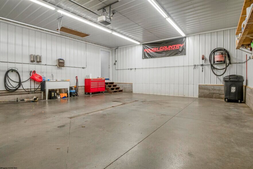 More Photos Of 524 Mileground Rd, Morgantown Auto Dealership For Sale
