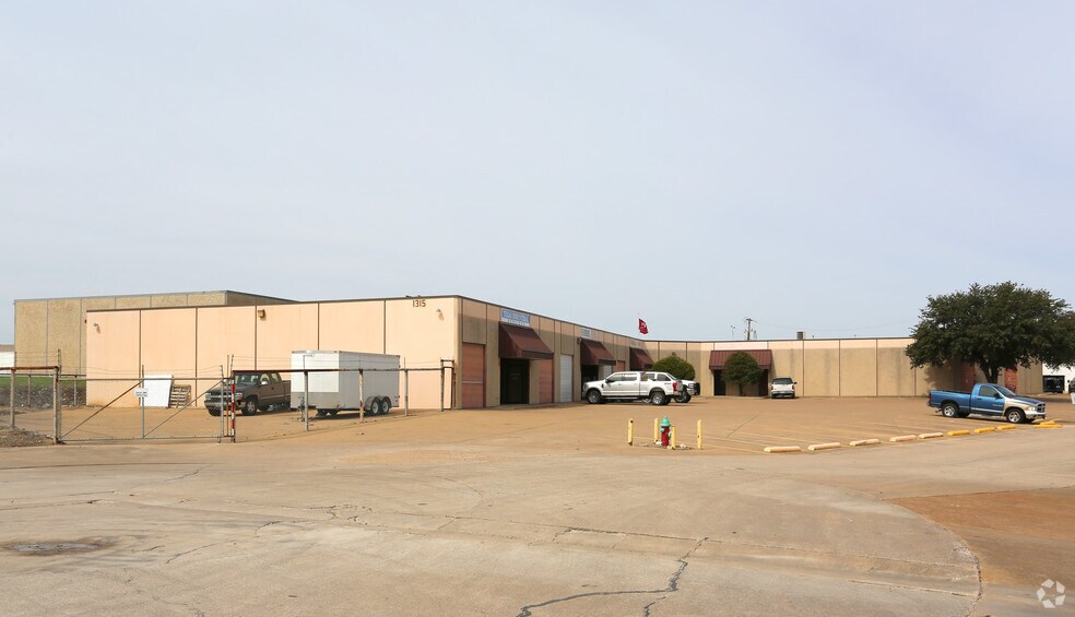 Primary Photo Of 1315 Colony Ct, Haltom City Distribution For Lease