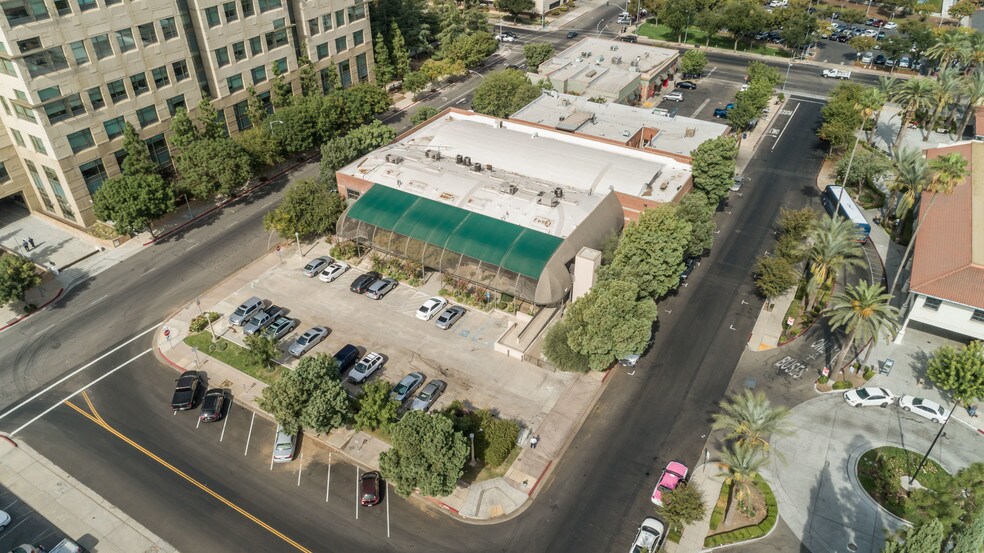 More Photos Of 907-911 Santa Fe Ave, Fresno Flex For Sale