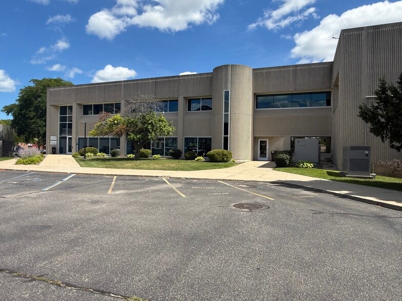 More Photos Of 911 Military St, Port Huron Light Manufacturing For Lease