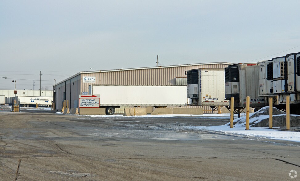 More Photos Of 6200 W 51st St, Chicago Warehouse For Lease