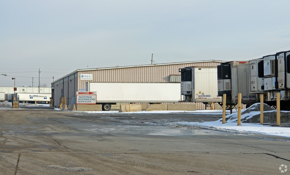 More Photos Of 6200 W 51st St, Chicago Warehouse For Lease