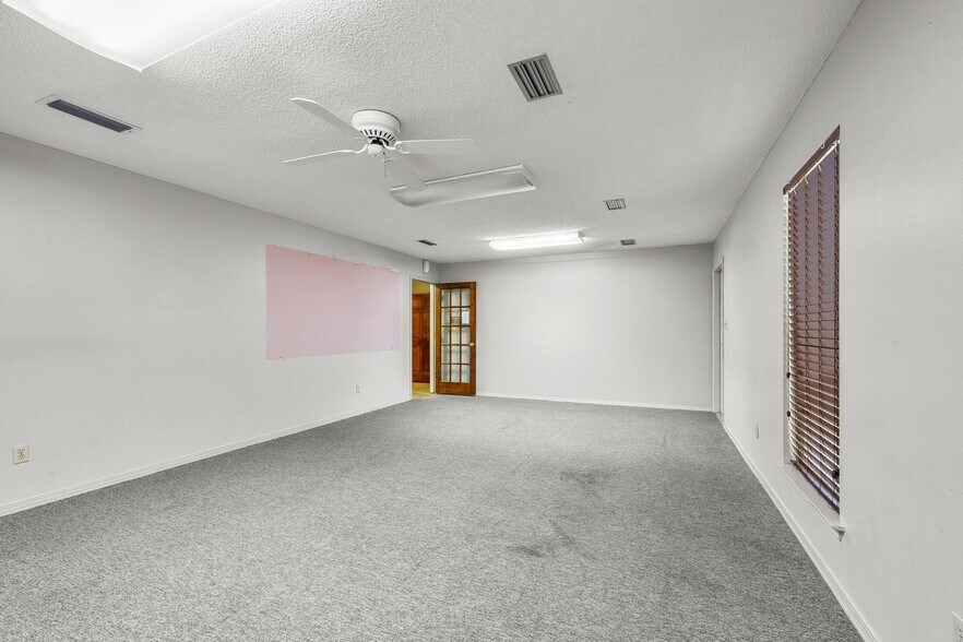 More Photos Of 8800 University Pky, Pensacola Medical For Sale