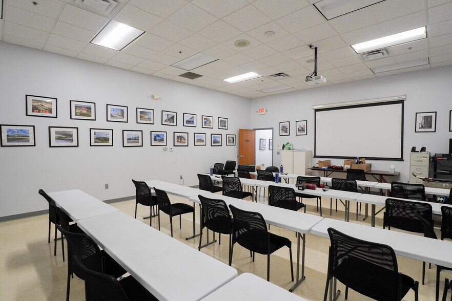 More Photos Of 4585 Cornell Rd, Blue Ash Manufacturing For Lease