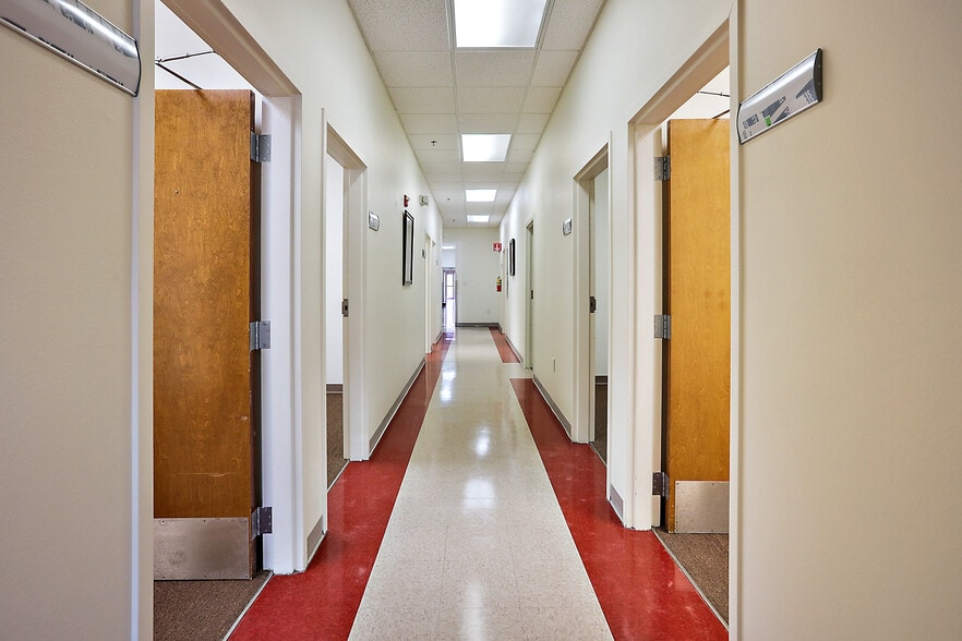 More Photos Of 711 W Main St, Leesburg Medical For Lease