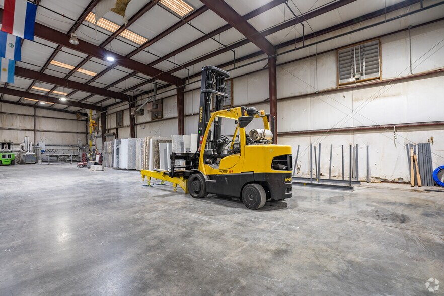 More Photos Of 740 Veterans Memorial Hwy SE, Mableton Warehouse For Lease