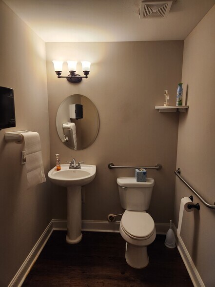 More Photos Of 1420 Mcfarland Blvd, Northport Unknown For Lease