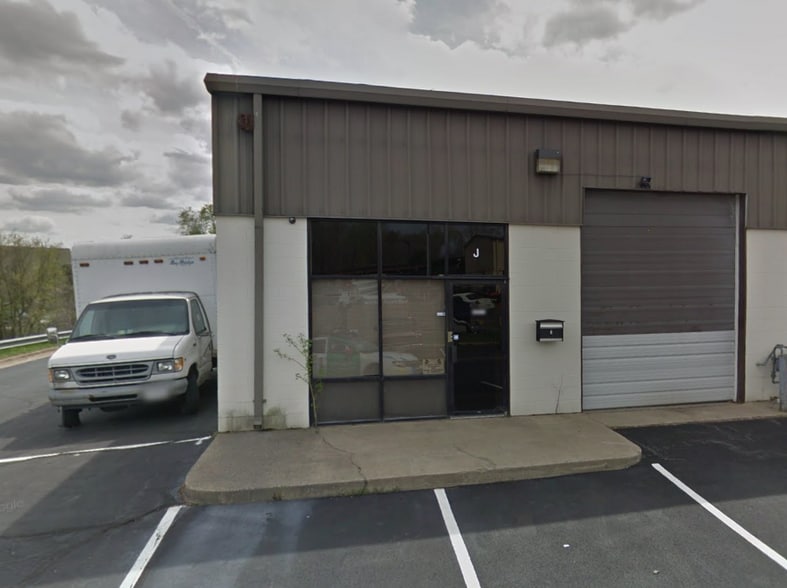 More Photos Of 9107 Industry Dr, Manassas Park Warehouse For Lease