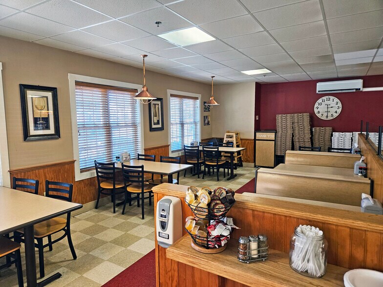 More Photos Of 437 Portsmouth Ave, Greenland Restaurant For Sale