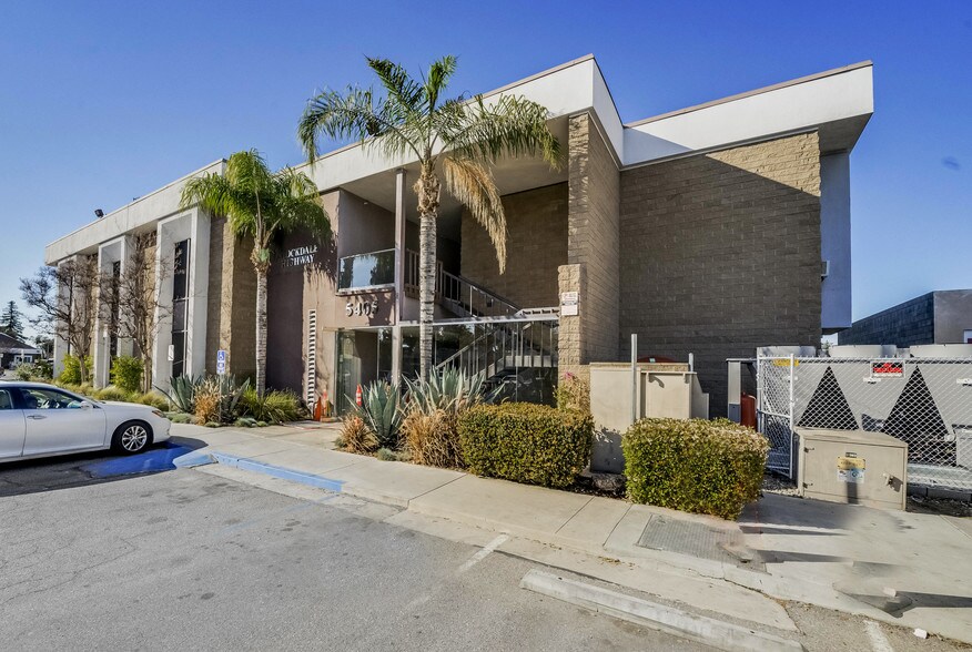 More Photos Of 5405 Stockdale Hwy, Bakersfield Office For Lease