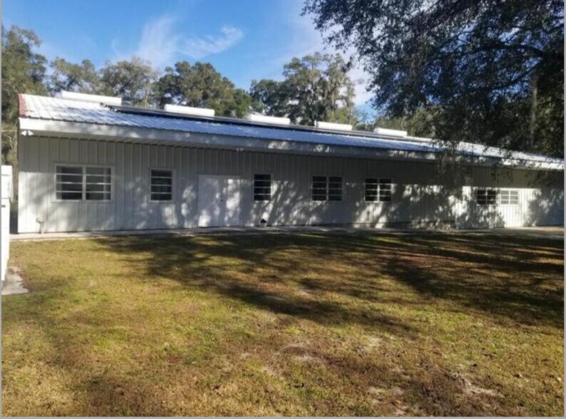 More Photos Of 11130 Croom Rital Rd, Brooksville Warehouse For Lease