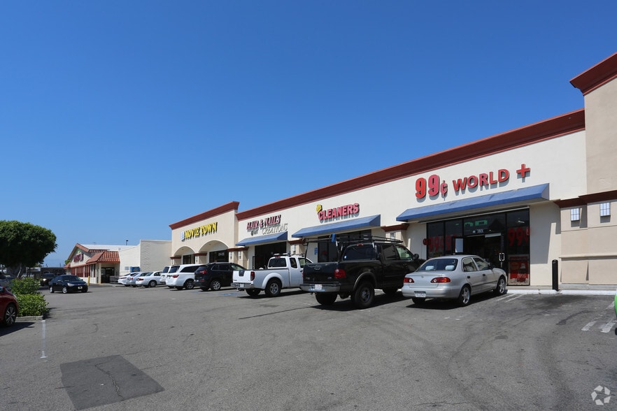 More Photos Of 610-642 S Brookhurst St, Anaheim Storefront For Lease