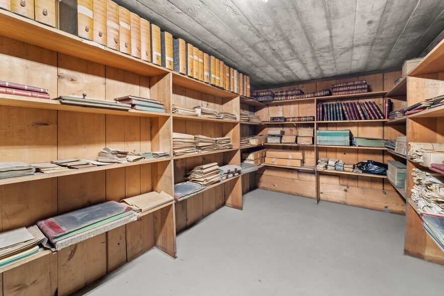 More Photos Of 102 Crosby St, Tekoa Flex For Sale