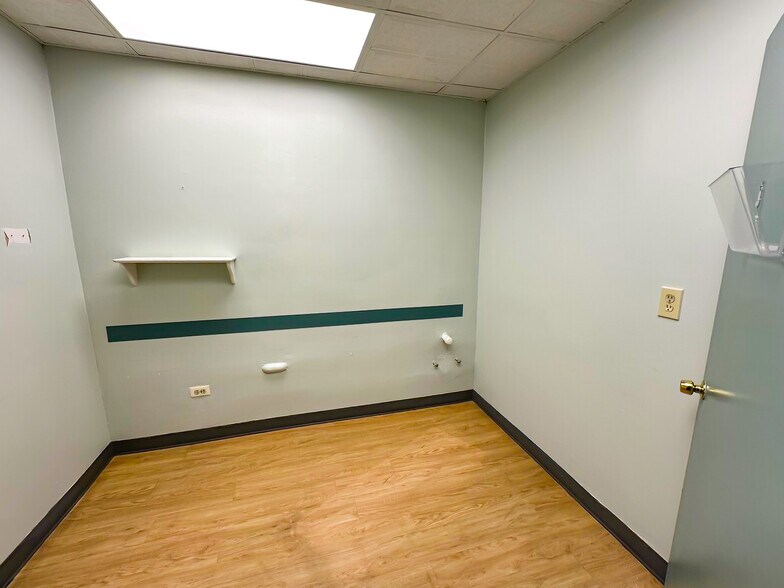 More Photos Of 6338 S Pulaski Rd, Chicago Storefront For Lease