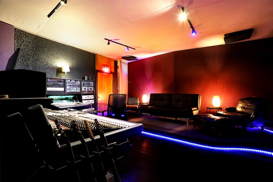 More Photos Of 2258 Young Ave, Memphis Loft Creative Space For Sale