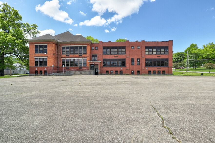 More Photos Of 1101 E 2nd St, Jamestown Schools For Sale