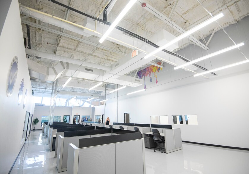 More Photos Of 805 W Central Blvd, Orlando Light Manufacturing For Lease