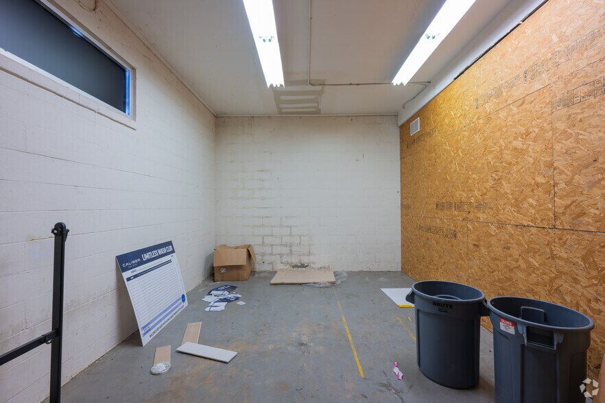 More Photos Of 2910 Edith Ln, Haltom City Light Manufacturing For Sale