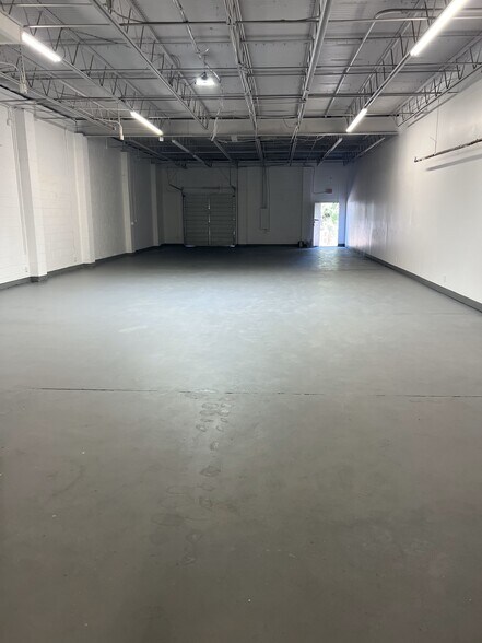 More Photos Of 5317 Fairmont St, Jacksonville Light Distribution For Lease