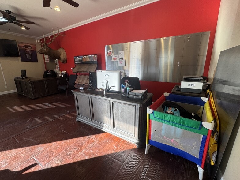 More Photos Of 710 N Ironwood Dr, Apache Junction Industrial For Sale