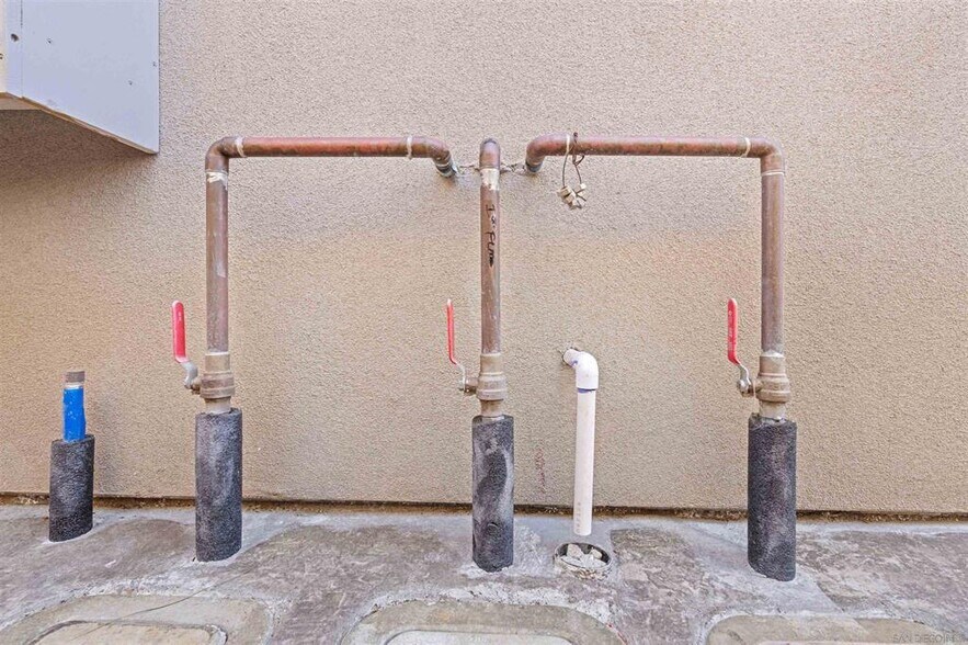 More Photos Of 1417 Lemon St, Oceanside Multifamily For Sale