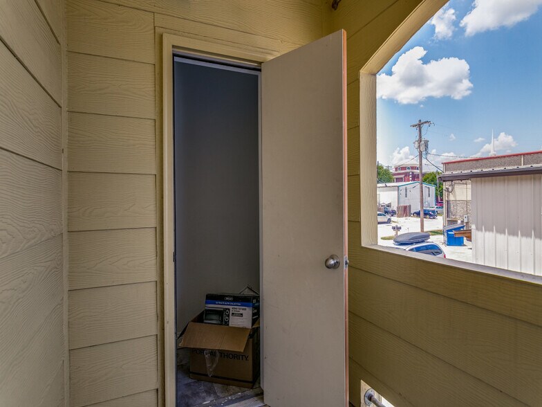 More Photos Of 391-347 E Main St, Lewisville Apartments For Sale