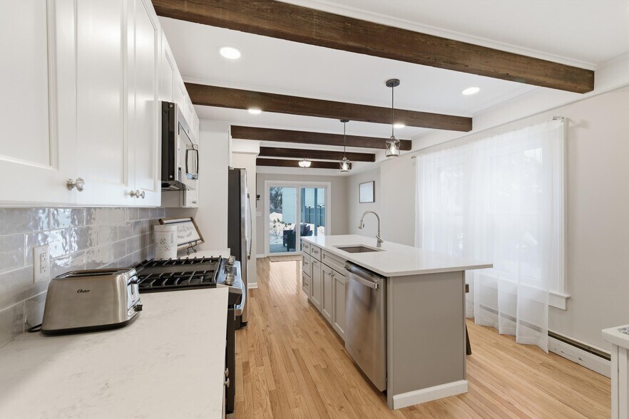 More Photos Of 149 Union Ave, Saratoga Springs Hospitality For Sale