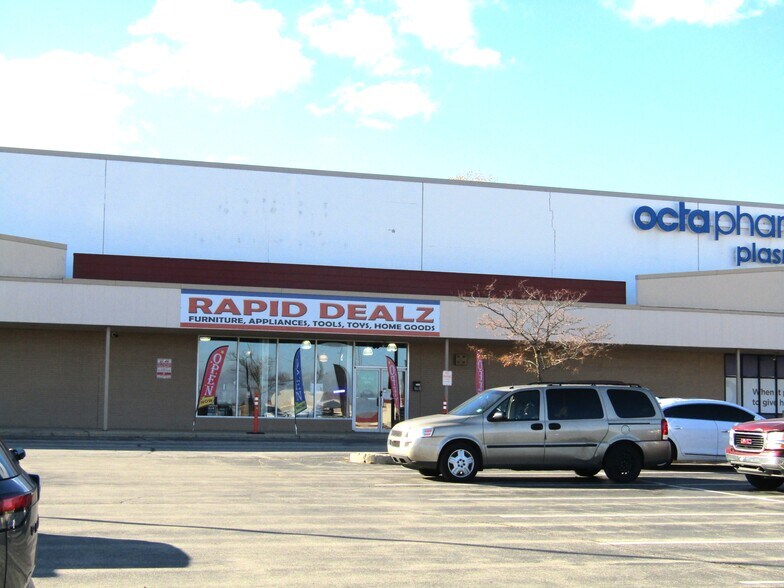 More Photos Of 8600-8604 W Brown Deer Rd, Milwaukee General Retail For Sale
