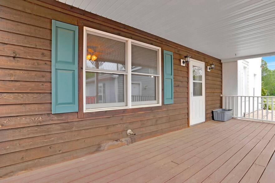 More Photos Of 9604 S Congress St, New Market Office For Sale