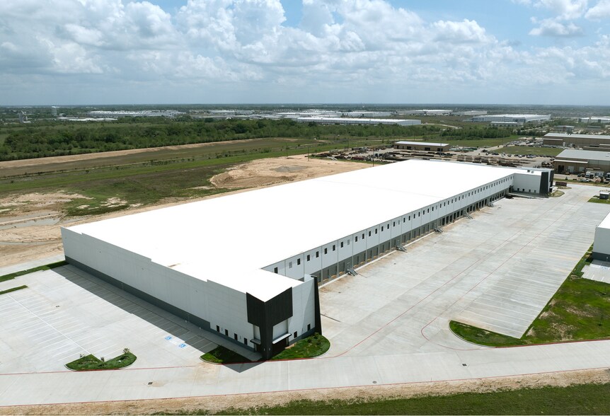More Photos Of 1085 Heritage West Dr, Katy Distribution For Sale