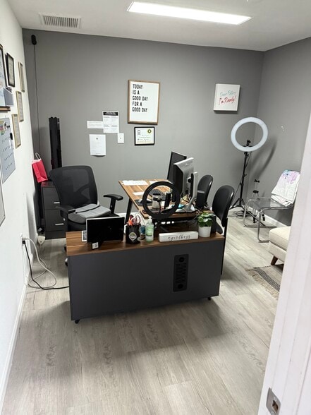 More Photos Of 1000 Emmett St, Kissimmee Medical For Lease