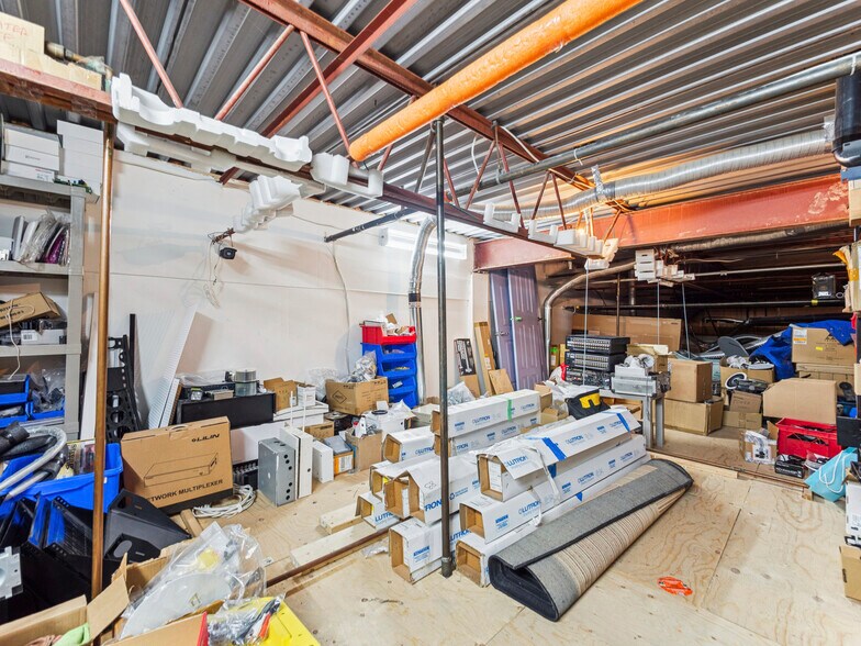 More Photos Of 175 W Beaver Creek Rd, Richmond Hill Light Distribution For Sale