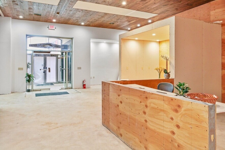More Photos Of 17 Market St, Poughkeepsie Office For Sale
