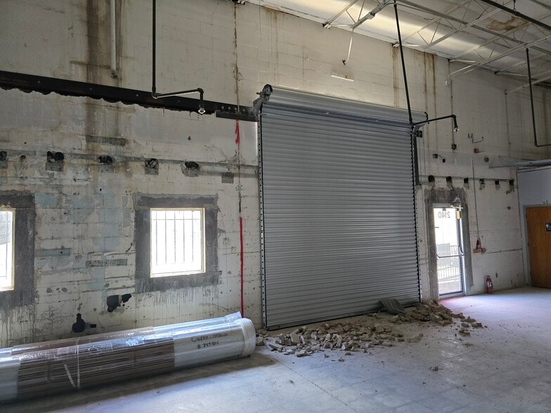 More Photos Of 2140 W Washington St, Orlando Warehouse For Lease