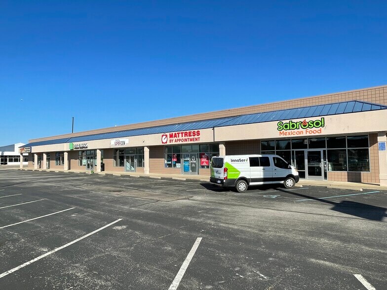More Photos Of 1609-1619 Mall Dr, Benton Harbor Storefront For Lease
