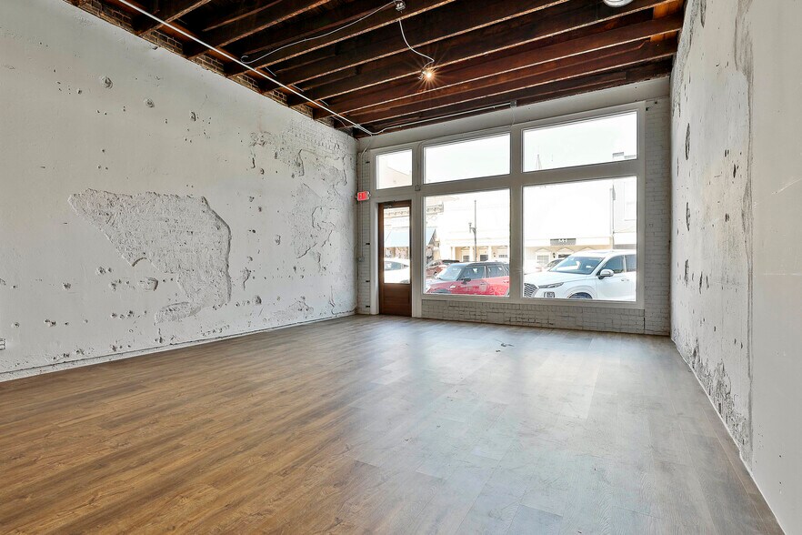 More Photos Of 7 Jackson St, Newnan Storefront For Lease